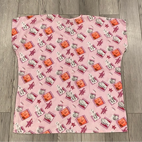 Marilyn Monroe Pink Scrub Top Women’s Medium Medical/Dental Short Sleeve Shirt - Picture 7 of 10